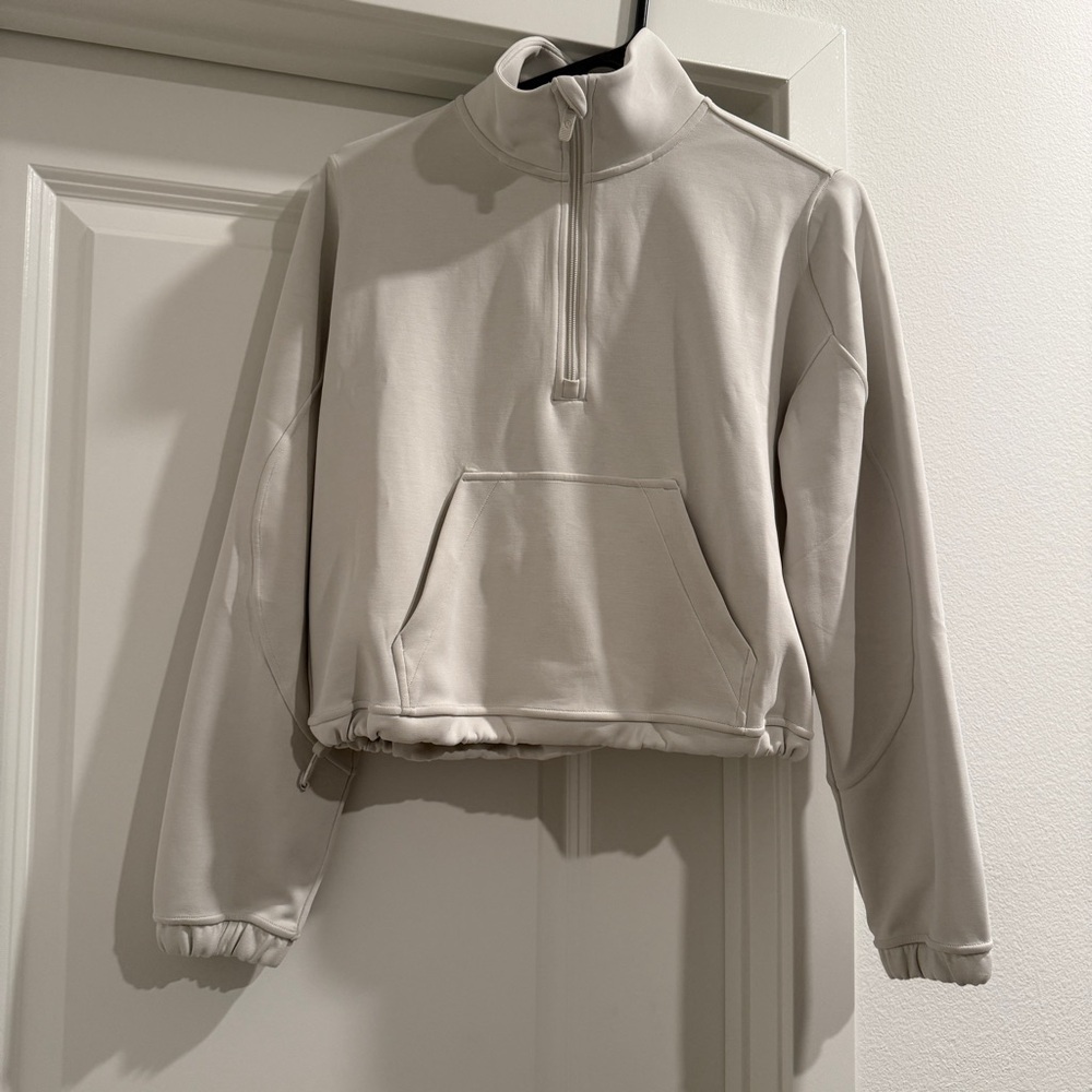 Like new lululemon softstreme 1/2 zip